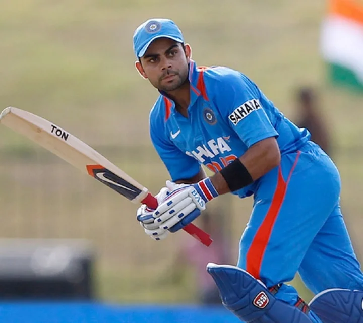 ’விராட் கோலி கம்ப்யூட்டர் போல செயல்படுகிறார்’ - சுனில் கவாஸ்கர்