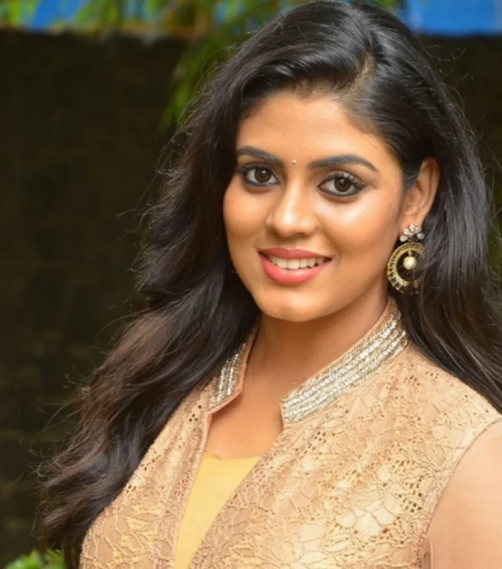 கவர்ச்சிக்கு நோ சொல்ல மாட்டேன் - இனியா பேட்டி