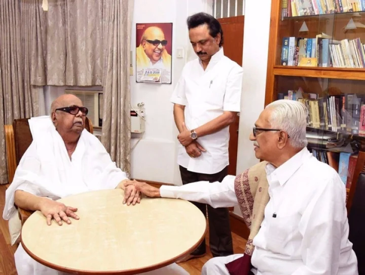 கருணாநிதியின் போட்டோ வெளியிடுங்க பாப்போம்?: அதிமுகவினர் பதில் கேள்வி!