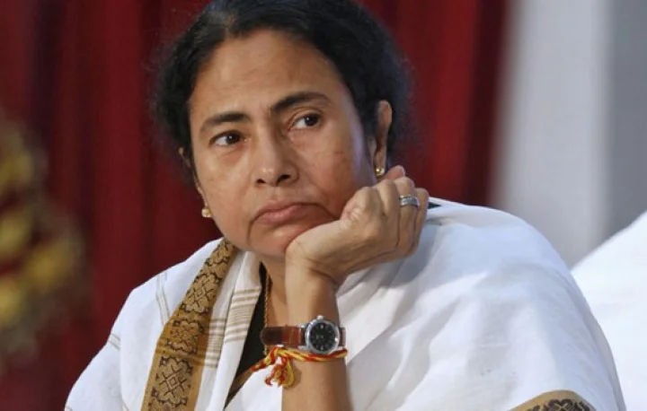 மோடி தன்னுடைய வங்கி கணக்கை ஒப்படைப்பாரா?- மம்தா கேள்வி