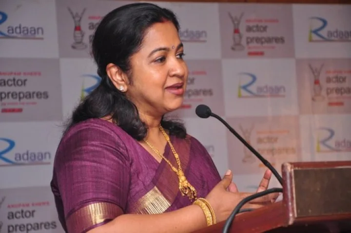 அறிவில்லாதவர்கள் பார்க்கிறார்கள் - பஞ்சாயத்து நிகழ்ச்சியை கலாய்த்த ராதிகா