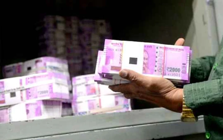 குஜராத்தில் ரூ.76 லட்சம் புதிய 2000 ரூபாய் நோட்டுகள் சிக்கியது