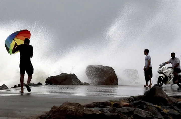 तामिळनाडू चक्रीवादळ वरदा नाव पाकिस्तानी! वरदा म्हणजे गुलाब