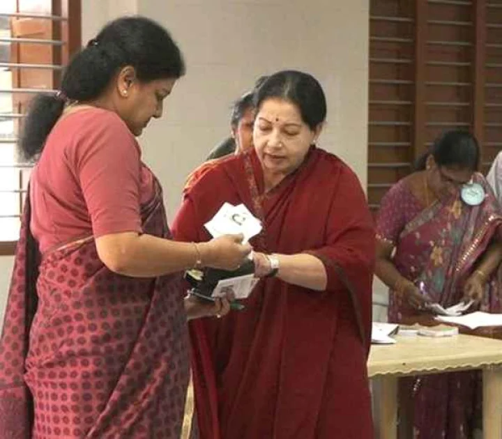 ஜெயலலிதா உயில் இருக்கிறதா, இல்லையா?