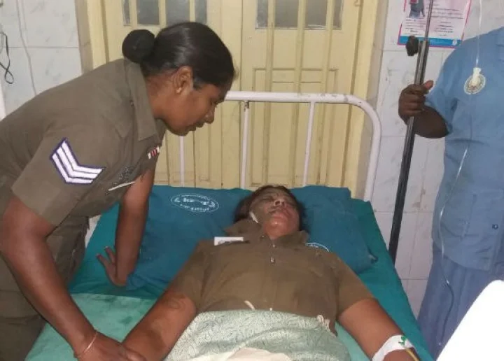 பெண் போலீஸ் மீது ஆசிட் வீச்சு - திருப்பத்தூரில் அதிர்ச்சி