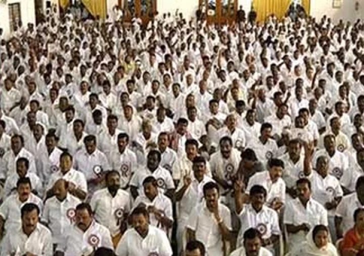 மதுசூதனன் தலைமையில் தொடங்கியது அதிமுக பொதுக்குழு கூட்டம்!