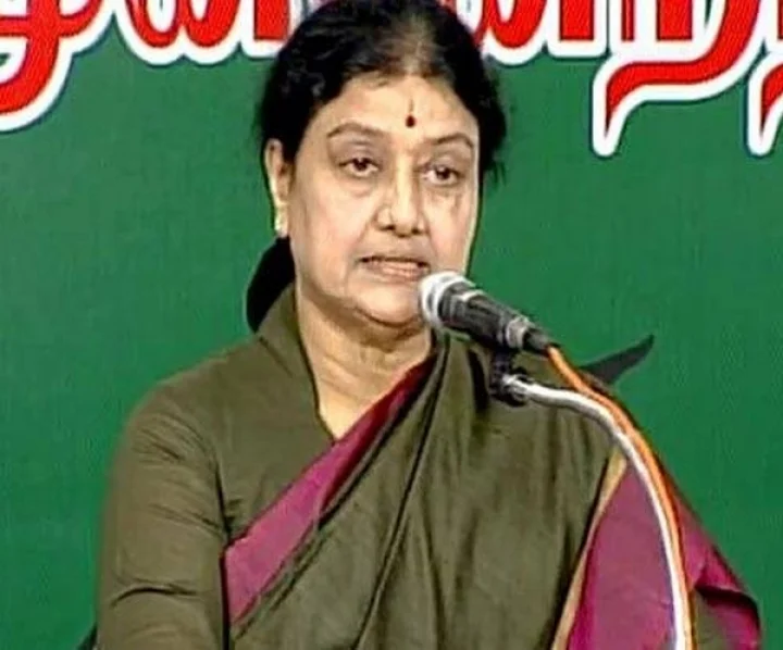 சசி.க்கு ஆதரவு தெரிவிக்க காங். எம்எல்ஏக்களுக்கு நிர்பந்தம்: திருநாவுக்கரசர் மீது ப.சிதம்பரம் புகார்!