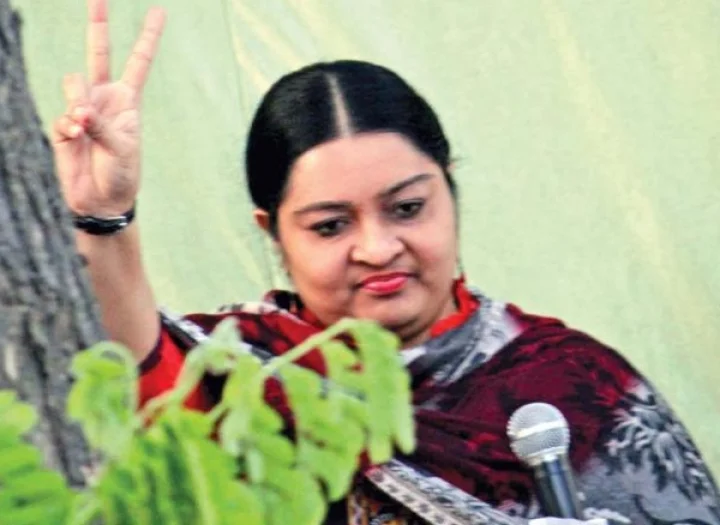 ஜெ. தீபா புதிய கட்சி குறித்து இன்னும் சிறிது நேரத்தில் அறிவிப்பு: ஆதரவாளர்கள் திரண்டனர்!