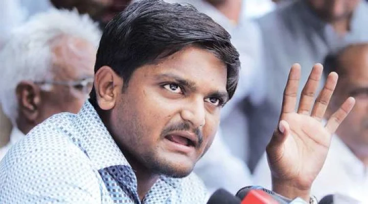 Gujarat elections: clashes erupt between Congress and Patidar