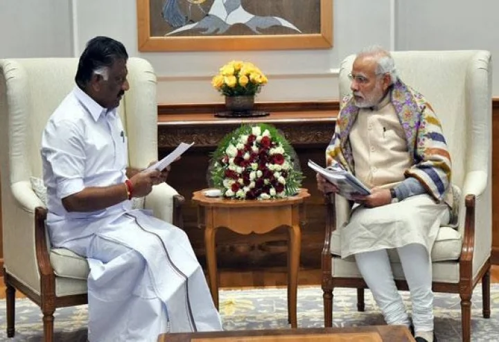 பன்னீர் என்னும் தபால்காரரும் மோடி என்னும் ஜாலக்காரரும்