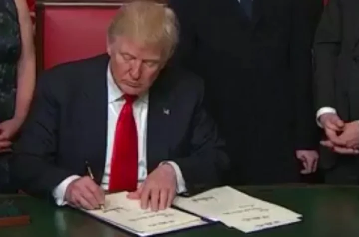 இஸ்லாமிய தீவிரவாதிகளுக்கு அமெரிக்காவில் தடை: டிரம்ப் அதிரடி!!