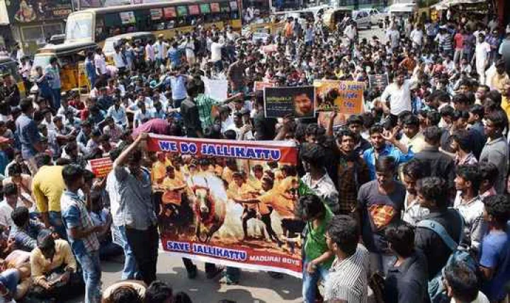 யாரும் வரக்கூடாது, நாங்கள் விடமாட்டோம்: ஆலோசனையில் முதல்வர்