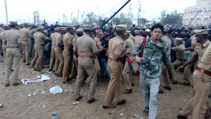 அவசரம், அடிதடி: கலைக்கப்படும் போராட்டத்திற்கு காரணம் இது தானா??