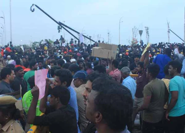 இதை செய்தால் உடனே வெளியேறுகிறோம் - மெரினாவில் போராட்டக்காரர்கள் பேட்டி