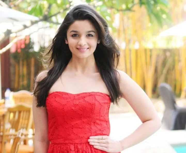 எனக்கு பிடித்த செக்ஸ் பொசிஷன் அதுதான் - நடிகை ஆலியா பட் ஓபன் டாக்