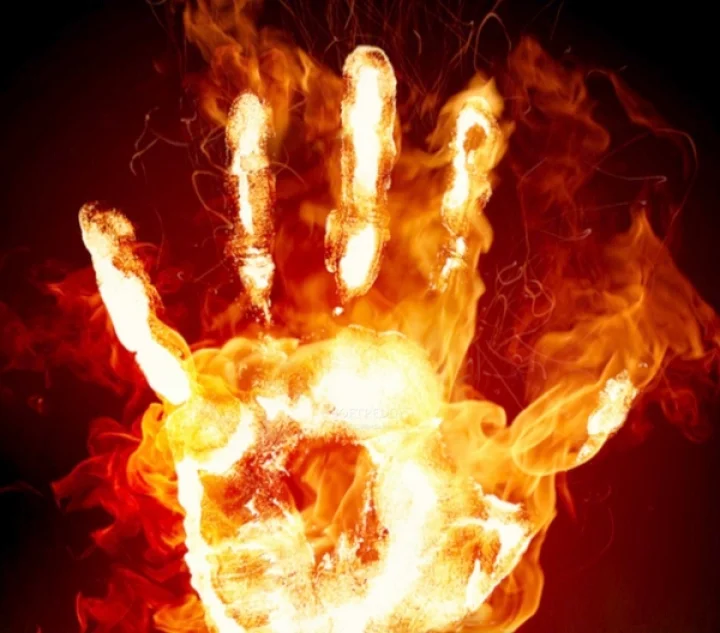 கழிவறை சுத்தம் செய்ய மறுத்த சிறுவனை தீ வைத்து எரித்த கொடூரம்!