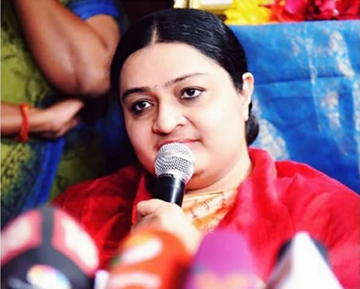 குண்டு வீச தயாராகிவிட்டார் ஜெ.தீபா; மாலையில் செய்தியாளர் சந்திப்பு: அடுத்தடுத்து நிகழும் அதிரடி திருப்பங்கள்!