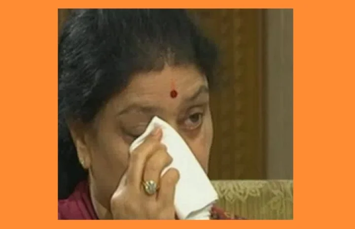 அடிப்படை உறுப்பினர் உள்ளிட்ட அனைத்து பொறுப்புகளிலிருந்தும் மதுசூதனனை நீக்கிய சசிகலா