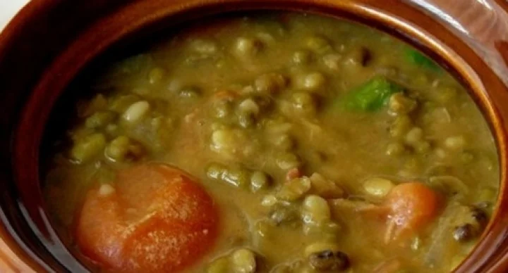 பச்சை பயறு குழம்பு செய்ய.....