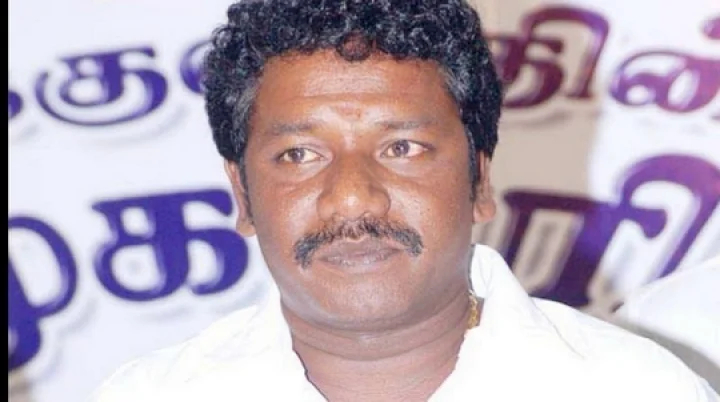 திருவாடானையில் கருணாஸ் கார் மீது காலணி வீச்சு