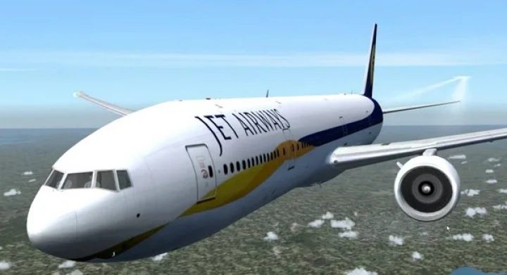 விமானப் பணிப்பெண்களிடம் சில்மிஷம் - தொழிலதிபர் கைது