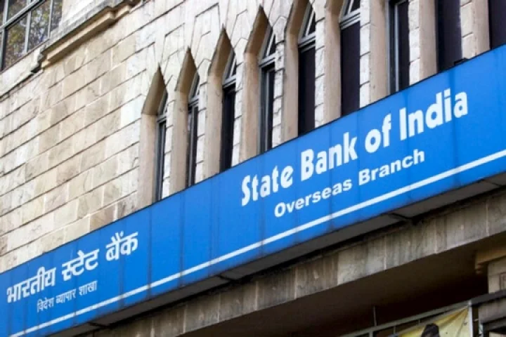 எஸ்.பி.ஐ வங்கியின் இருப்பு தொகை ரூ.5000; வாடிக்கையாளர்கள் அதிர்ச்சி