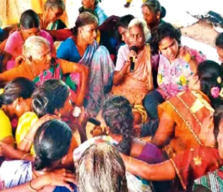 நெடுவாசலில் ஒப்பாரி போராட்டத்த்தின் போது, ஒப்பாரிக்கு ஆளான பாட்டி!