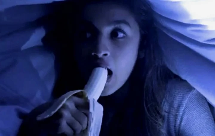 ஒரு இரவில் ஒரு வாழைப்பழம் - நடிகை ஆலியா பட் ஆபாச பேச்சு