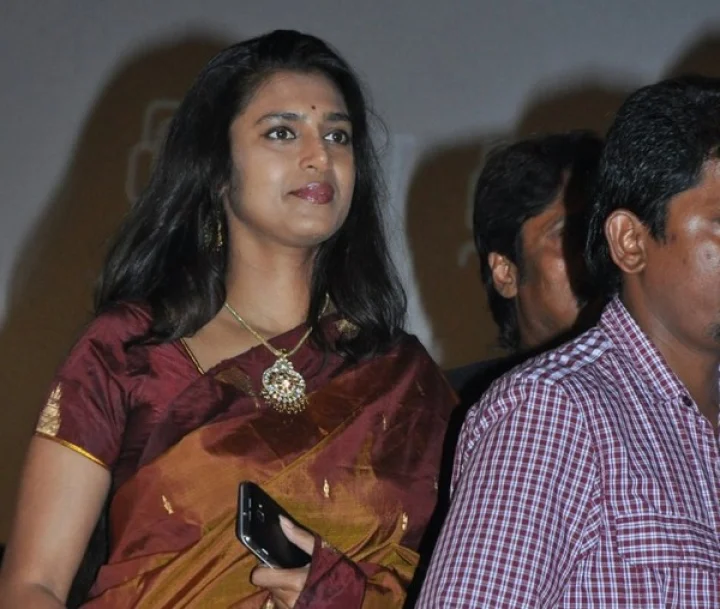 தகுதி இல்லாதவர்கள் வரும்போது நடிகர்கள் அரசியலுக்கு வரக் கூடாதா? - கஸ்தூரி விளாசல்