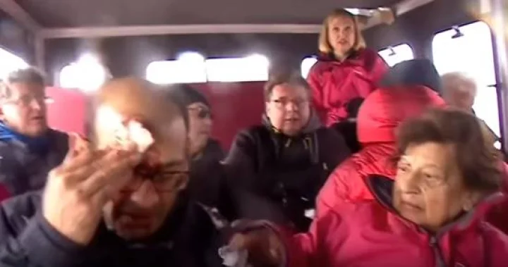 வெடித்து சிதறிய எரிமலை: ஓட்டம் எடுத்த பி.பி.சி.குழுவினர்- பதற வைக்கும் வீடியோ