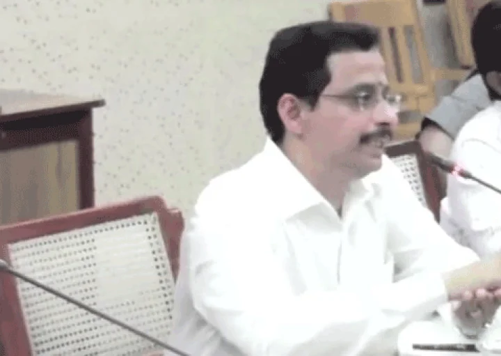 இந்தியாவின் வளர்ச்சியை விவசாயிகள் தடுக்கின்றனர். வேலூர் ஆட்சியர் பேச்சால் அதிர்ச்சி