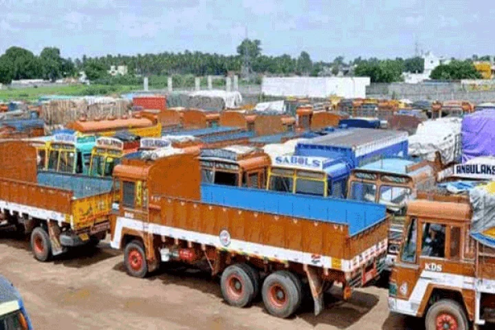 மார்ச் 30 முதல் லாரிகள் ஓடாது! சுங்கச்சாவடி அடாவடியால் லாரி உரிமையாளர்கள் அதிரடி