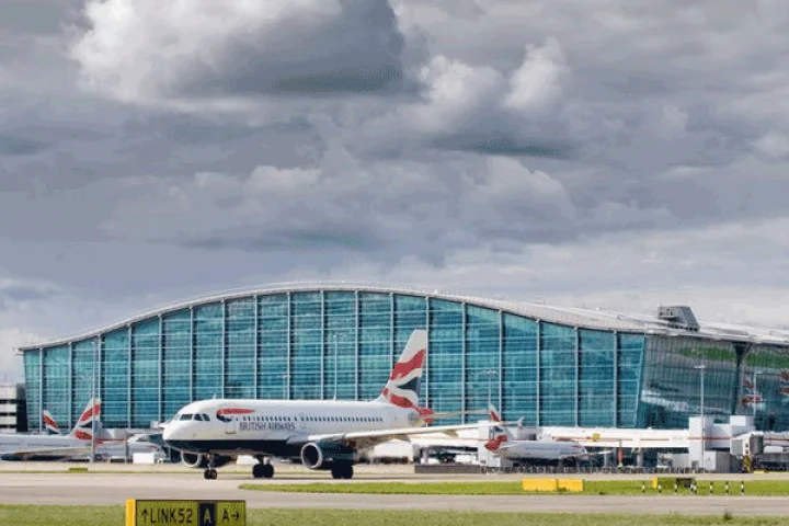 விமானங்களில் எலக்ட்ரானிக் பொருட்கள் கொண்டு செல்ல 8 நாடுகளுக்கு அமெரிக்கா தடை