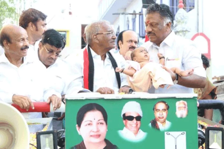 ஜெயலலிதா பெயரை ஆண் குழந்தைக்கு சூட்டிய ஓபிஎஸ்