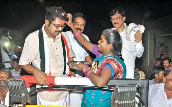 ஆர்.கே.நகரில் பெருகும் எதிர்ப்புகள் ; மக்கள் சராமரி கேள்வி - அதிர்ச்சியில் தினகரன்