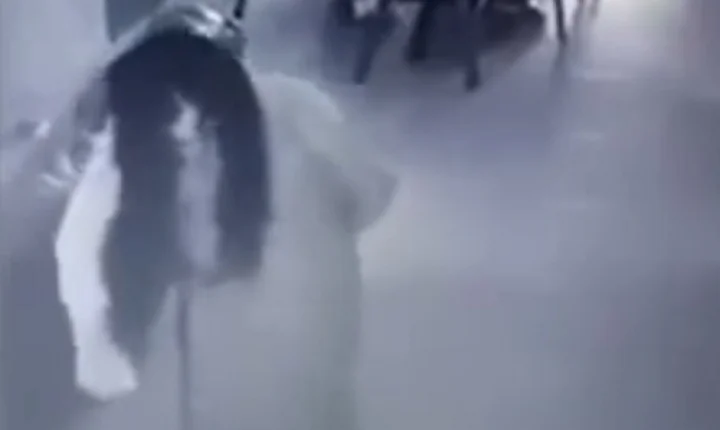 சிசிடிவி கேமராவில் சிக்கிய பேய்: அதிர்ச்சி வீடியோ!!