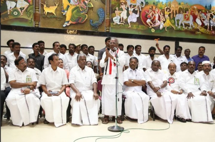 இப்படித்தான் பேச வேண்டும் - ஓ.பி.எஸ் அணி பேச்சாளர்களுகு அறிவுரை