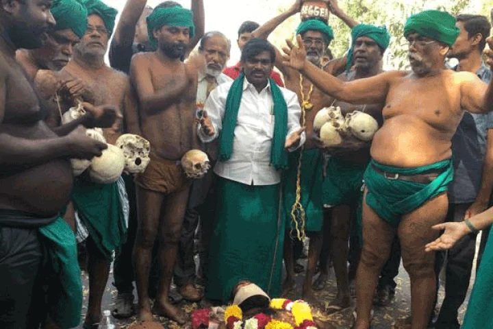 ஆர்.கே.நகரில் மாணவர்கள் திடீர் போராட்டம். அதிர்ச்சியில் காவல்துறை