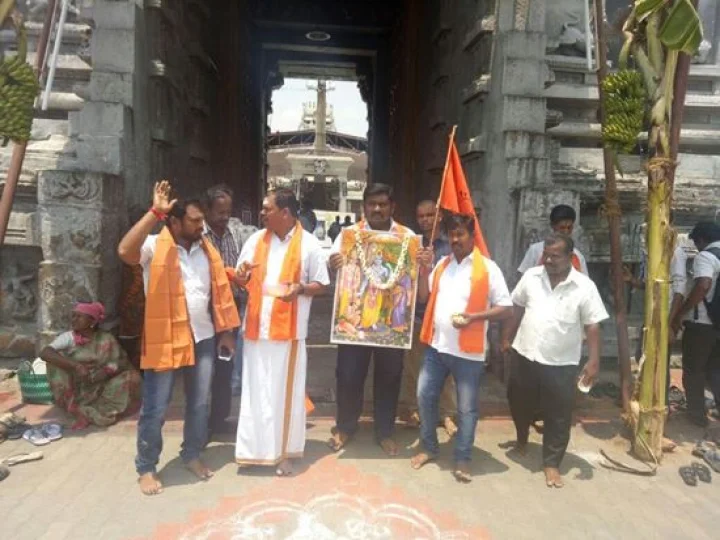 விவசாயிகளே போயஸ் கார்டன் மற்றும் கோபாலபுரம் வீட்டு வாசலில் போராடுங்கள்: அர்ஜுன் சம்பத் பேட்டி