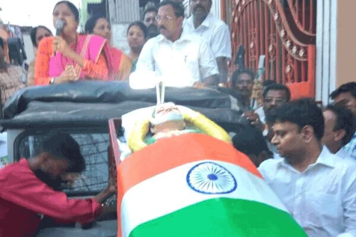 ஆர்.கே.நகர் பிரச்சாரத்திற்காக ஜெயலலிதா பிணம் தோண்டி எடுக்கப்பட்டதா? அதிர்ச்சி தகவல்