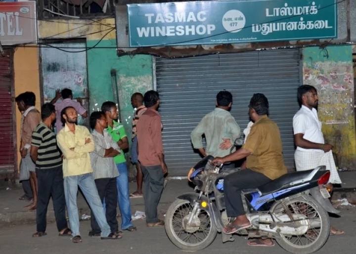 மூடிய டாஸ்மாக் கடைகளை மீண்டும் திறக்கக் கூடாது - தமிழக அரசிற்கு செக் வைத்த நீதிமன்றம்