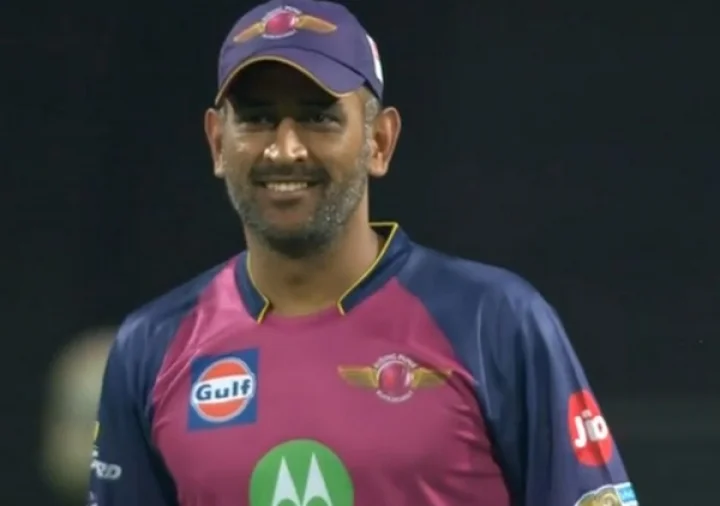 தாறுமாறாக கேள்வி கேட்ட பீட்டர்சன்: தல தோனியின் கூல் பதில்!!