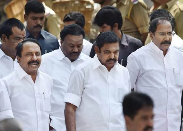 தமிழக அமைச்சரவையில் மாற்றம்: ஆளுநர் சந்திப்பின் பின்னணி!