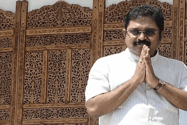 நள்ளிரவு வரை தொடர்ந்த விசாரணை. தினகரன் வழக்கறிஞர் திடீரென வந்ததால் பரபரப்பு