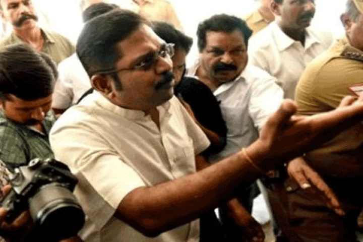 சித்திக்கு மீசை முளைத்தால் சித்தப்பாவா? - இரு அணிகளின் இணைவு பற்றி தினகரன் கிண்டல்