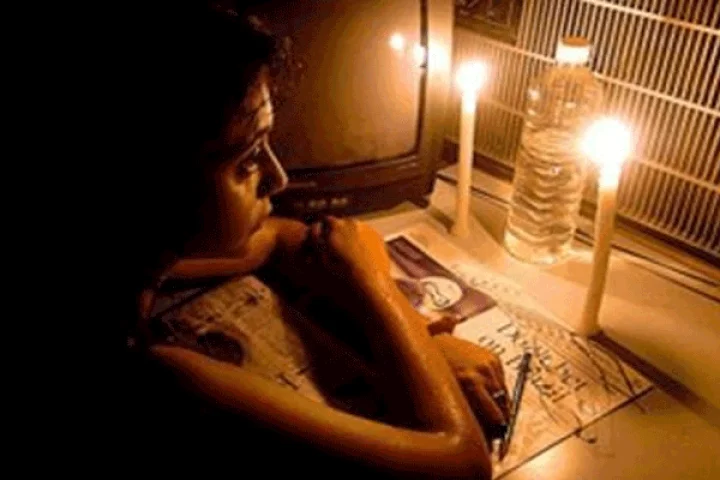 இருளில் மூழ்கியது சென்னை: என்ன காரணம்?