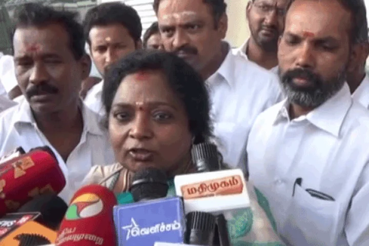 போட்டு உடைத்த ரஜினி : மறுப்பு தெரிவிக்கும் தமிழிசை