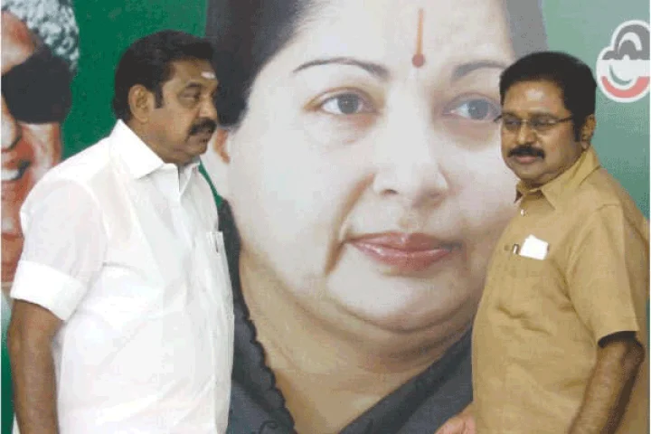 நடுக்கடலில் கப்பல்! கண்டெய்னர் முழுவதும் கரன்ஸி: ஆட்டம் காணும் தொப்பி