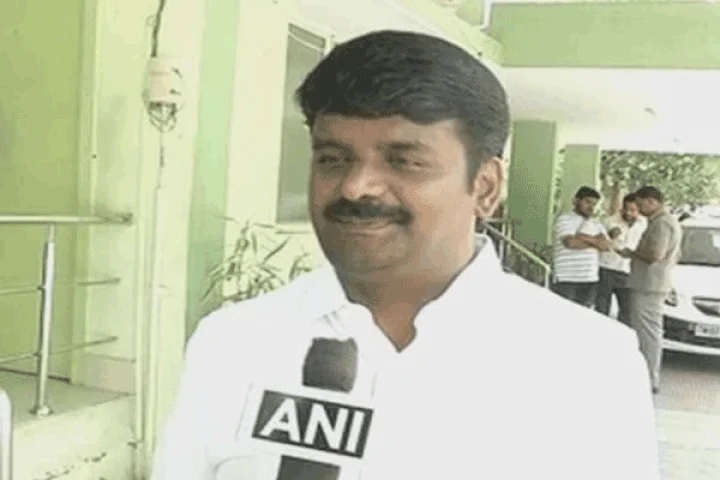 அமைச்சர் விஜயபாஸ்கரின் மாமனாருக்கு 3 வருட சிறைத்தண்டனை. ஆனால்....