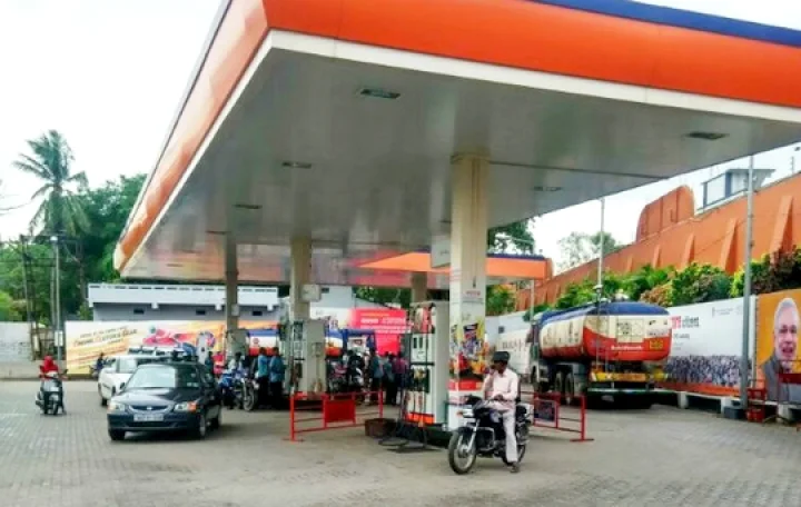 ஞாயிறு விடுமுறை திட்டத்தை ரத்து செய்த பெட்ரோல் பங்குகள்